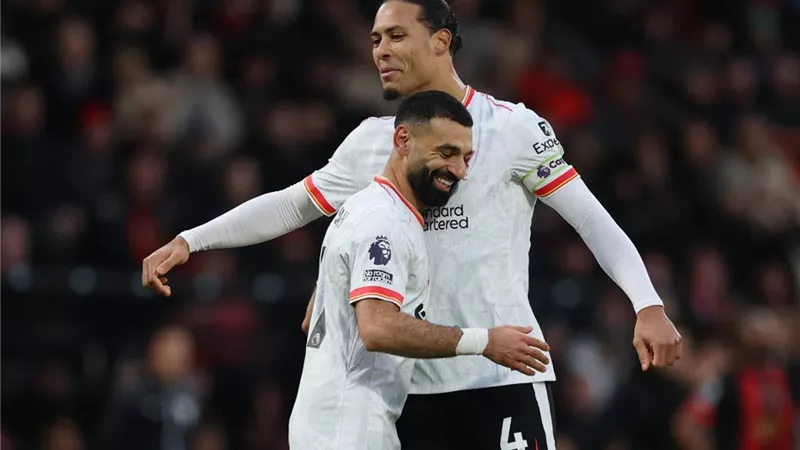 اتفاق نهائي.. ليفربول يستقر على بقاء صلاح وفان دايك