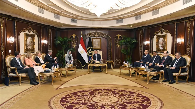 وزيرالداخليةيستقبل مُفوض الهجرة والشئون الداخلية بالإتحادالأوروبي