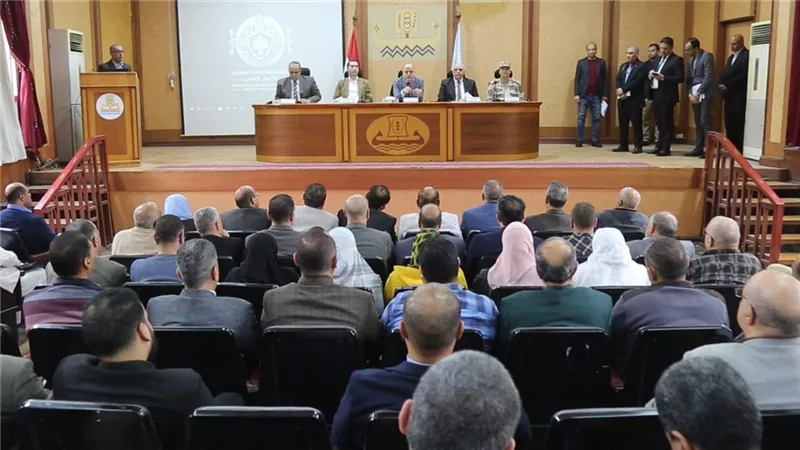 محافظ كفرالشيخ يعقد اجتماعًا موسعًا للإعداد لتنفيذ مشروع