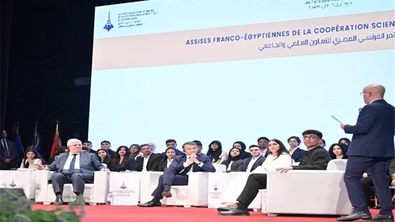 طلاب جامعة القاهرة: ماكرون قدم دفعة قوية لإقبال الشباب على البحث والابتكار