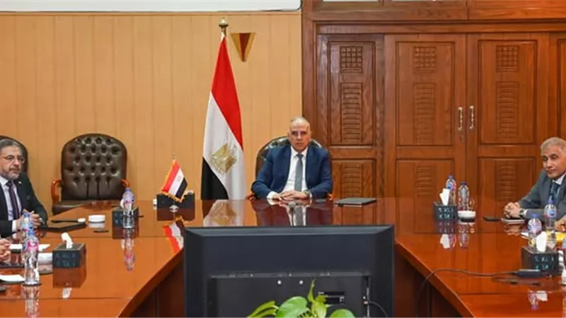 وزير الري يتابع استعدادات المحافظات لفترة أقصى الاحتياجات