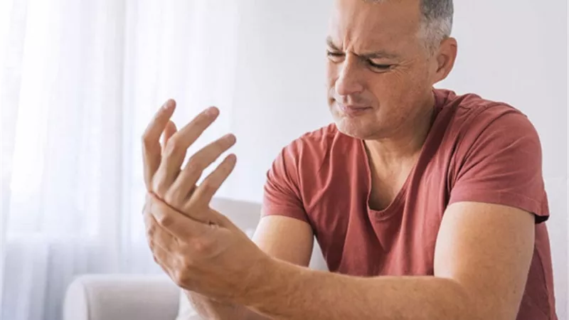 أطعمة تدعم صحة المفاصل .. من البروتين إلى الكركمين