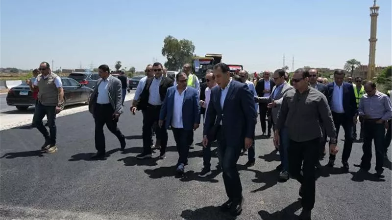 رئيس الوزراء يتفقد أعمال مشروع ازدواج طريق أسيوط/ ديروط الزراعي