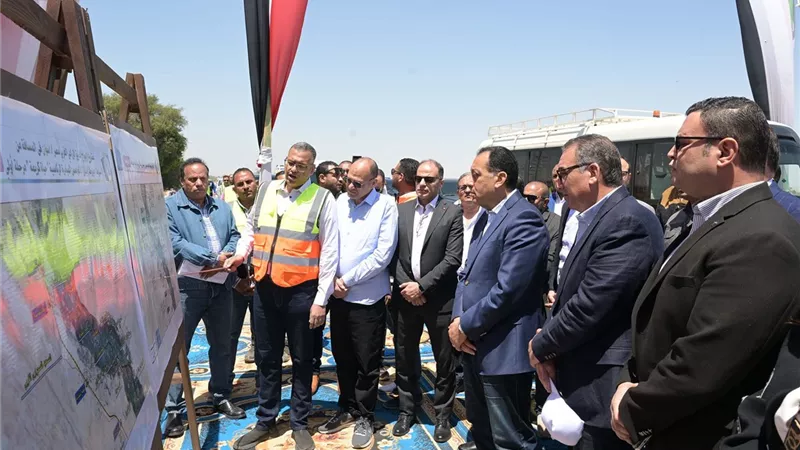 رئيس الوزراء يتفقد أعمال مشروع ازدواج طريق أسيوط/ ديروط الزراعي