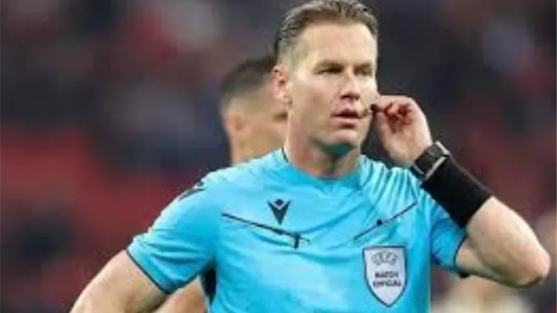 الهولندي ماكلي حكما لمباراة بيراميدز والأهلي في الدوري