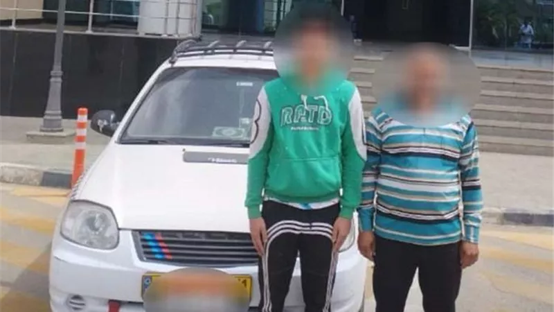 ضبط سائق استعرض بسيارته ووقوف نجله أعلى باب السيارة فى الجيزة .. فيديو
