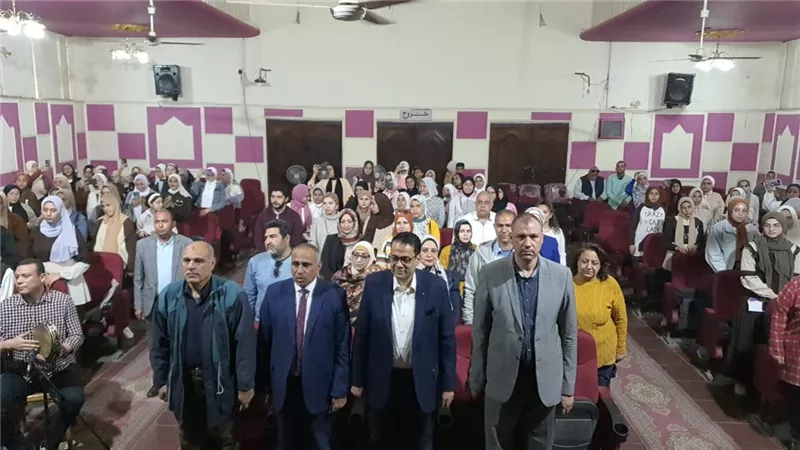 وكيل تعليم الغربية يشهد أوبريت بداية أمل للتوجيه العام للمسرح