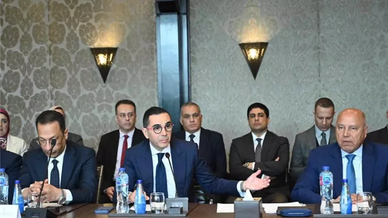 وزير الاستثمار يشارك بفعاليات اللجنة الاقتصادية المصرية المجرية