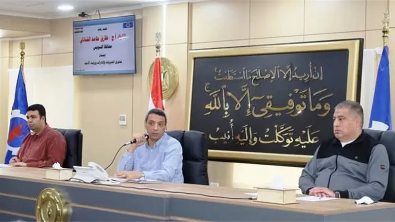 محافظ السويس يعقد اجتماعًا موسعًا لمتابعة الأداء التنفيذي