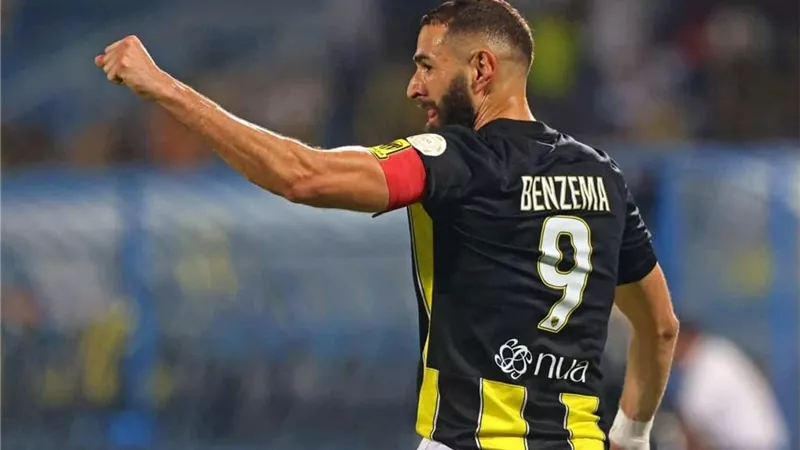 بنزيما يقود هجوم اتحاد جدة أمام العروبة فى الدوري السعودي