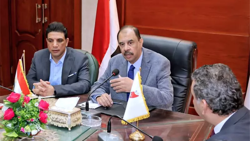 محافظ سوهاج يعقد اجتماعا لبحث سبل زيادة عوامل الجذب السياحي