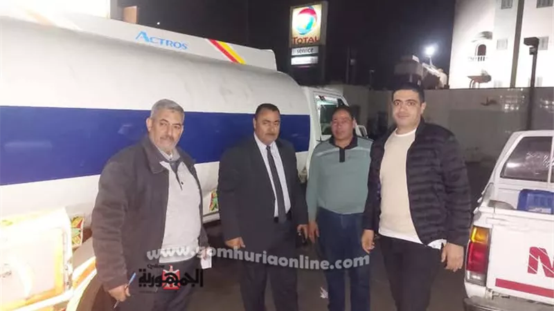 ضبط محطة وقود خلال تعبئة وتجميع سولار لبيعه بالسوق السوداء