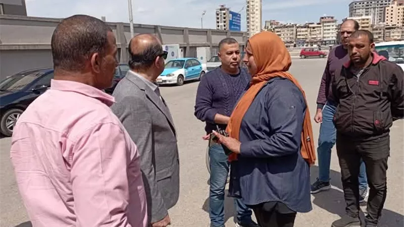 سكرتير عام دمياط يتفقد محطات الوقود والمواقف