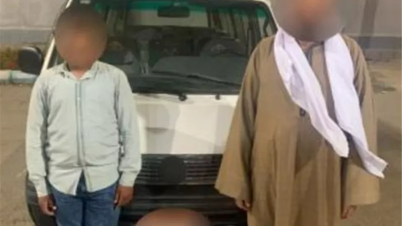 تفاصيل تعدى سائق على فتاة بالسب لإعتراضها على قيادة نجله لسيارته