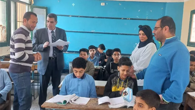 مدير تعليم الخانكة يشيد بالعملية التعليمية في مدرسة الحره