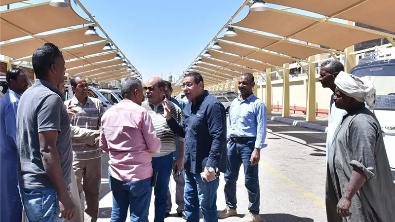 جولات ميدانية لمتابعة الأسعار والتعريفة الجديدة بالمواقف والشوارع