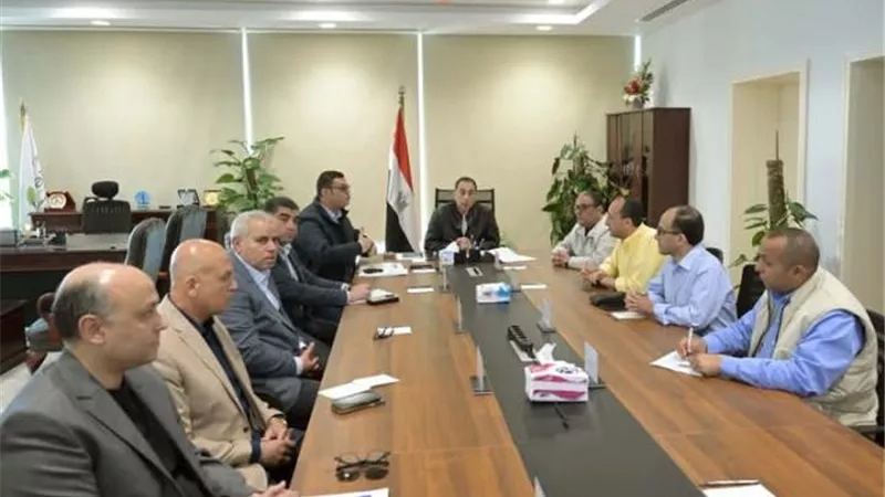رئيس الوزراء يستعرض المشروعات التنموية بالعلمين الجديدة