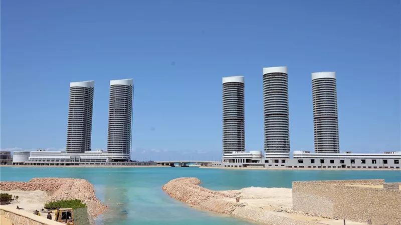 وزير الإسكان يكشف تفاصيل 2631 وحدة بأبراج داون تاون