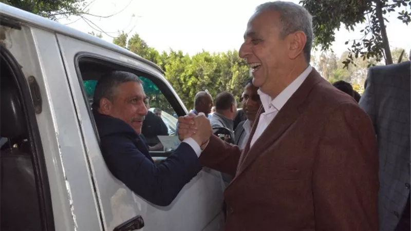محافظ الغربية يتابع التزام السائقين والبنزينات بالتعريفة الجديدة