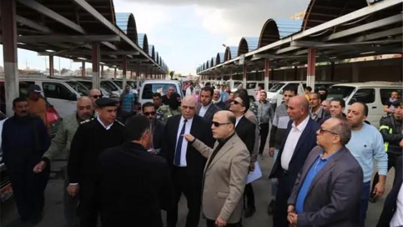 محافظ كفرالشيخ: تكثيف الرقابة على المواقف للالتزام بالتعريفة