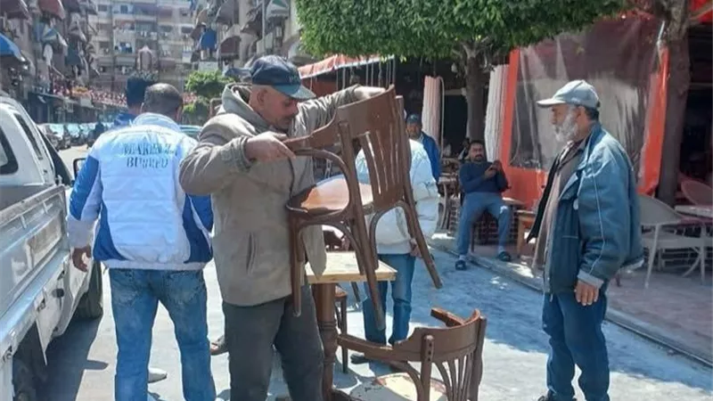 زهوربورسعيد يصادر اشغالات المقاهى والكافيهات والمطاعم بالتعاونيات