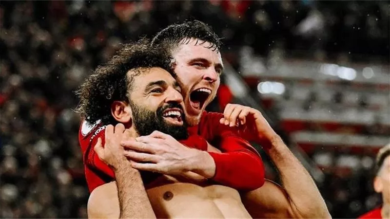 روبرتسون يتغزل في محمد صلاح : تميمة ليفربول ولاعبنا الرئيسي