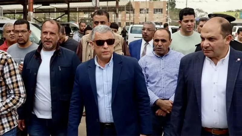محافظ الإسماعيلية: لافتات بالاسعار الجديدة داخل الموقف العمومى