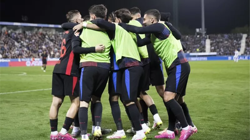برشلونة يتقدم على ليجانيس بالنيران الصديقة .. شاهد