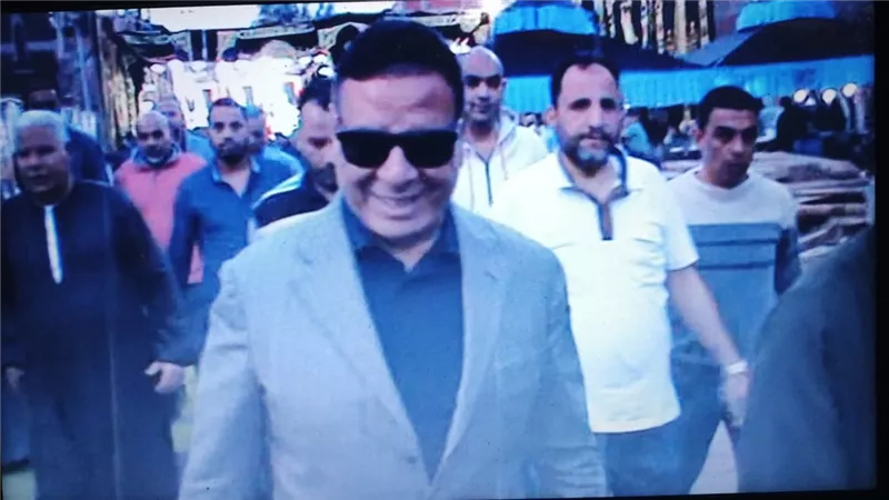 عضو الشيوخ بالقليوبية يستمع لمطالب المواطنين في سندوة