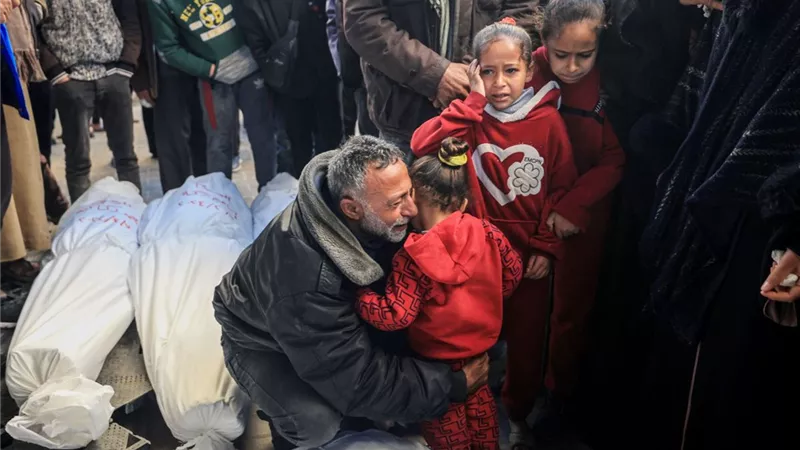 3 شهداء وإصابة آخرين في قصف قوات الاحتلال منزلين بخان يونس جنوب غزة
