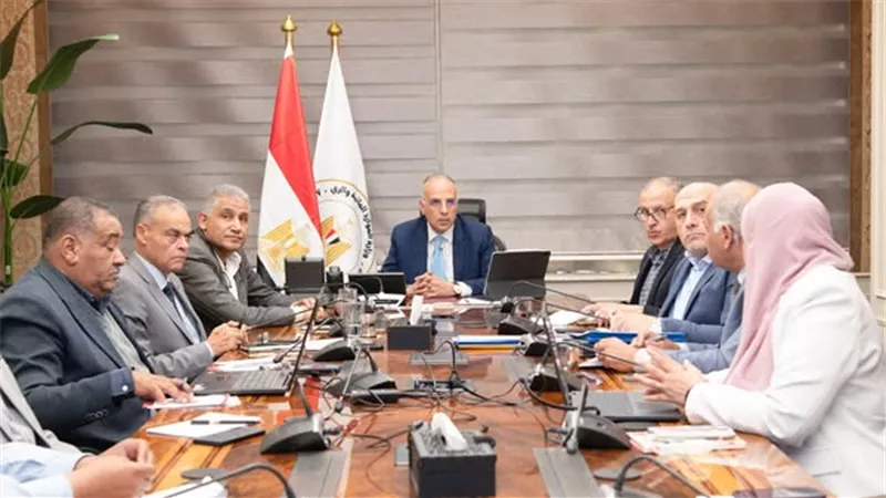وزير الري يوجه باستمرار تنفيذ برنامج الصيانة الدورية للمحطات