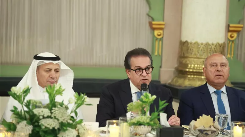 عبد الغفار :مصر تمتلك كوادر طبية وتمريضية مؤهلة على أعلى مستوى