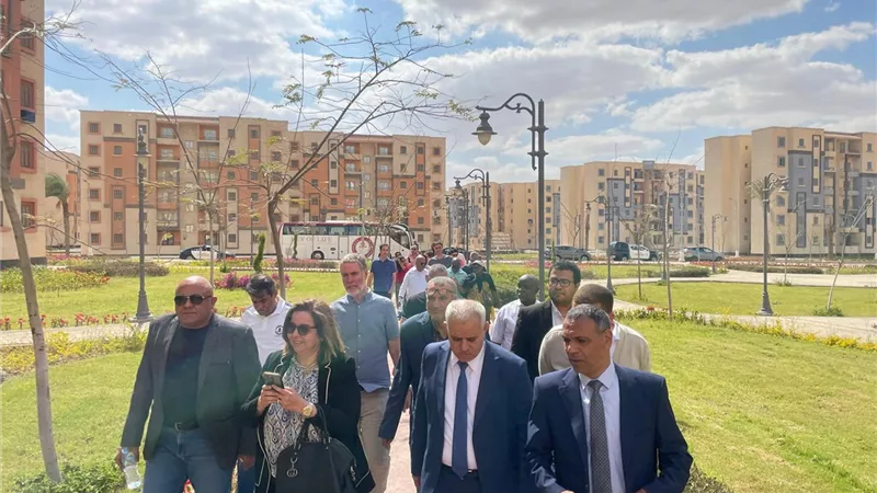 مي عبد الحميد تستقبل وفود ١٠ بنوك مركزية لزيارة وحدات سكن لكل المصريين