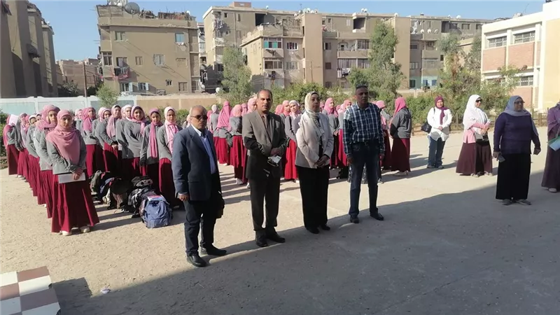 مدير تعليم قليوب في أولى جولاته يشدد على الانضباط الكامل