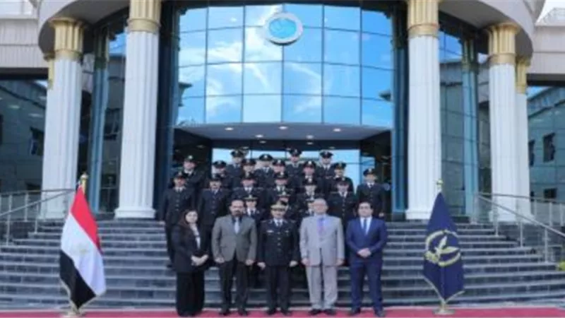 الداخلية تواصل تنظيم الدورات التدريبية للضباط