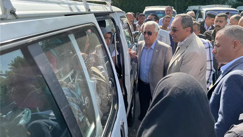 محافظ قنا يفاجئ مواقف السيارات لمتابعة الالتزام بالتعريفية