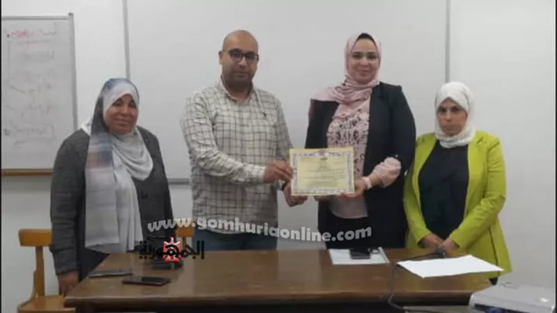 صحة دمياط تكرم مديرة المكتب الإعلامي للصحة