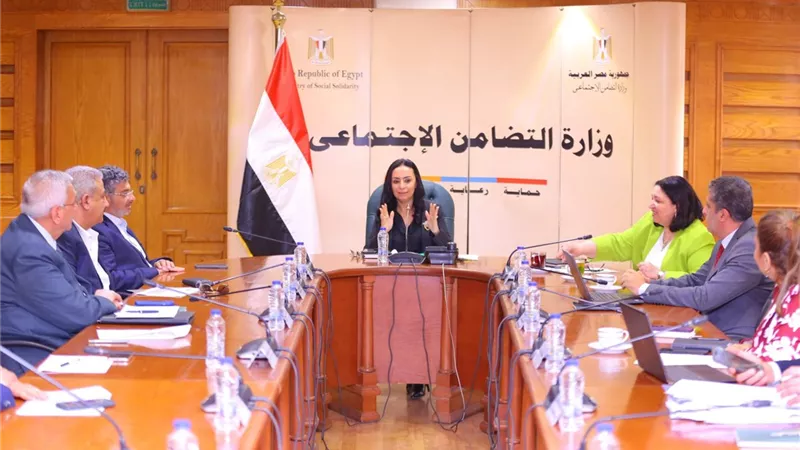 وزيرة التضامن تناقش استراتيجية عمل صندوق دعم الصناعات الريفية