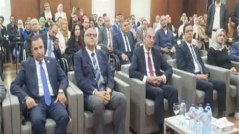 وزير الاتصالات ومحافظ القليوبية يتفقدان مركز إبداع مصر الرقمية 