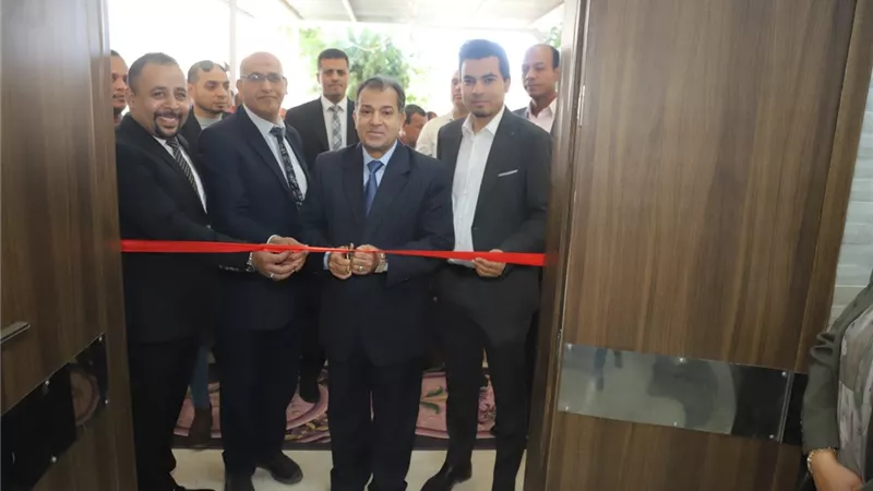 رئيس جامعة جنوب الوادي يفتتح وحدة غسيل الكلى للأطفال