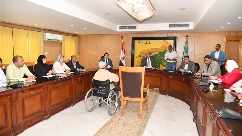 توفير مساعدات مالية ومعاشات للحالات الأولى بالرعاية الطبية