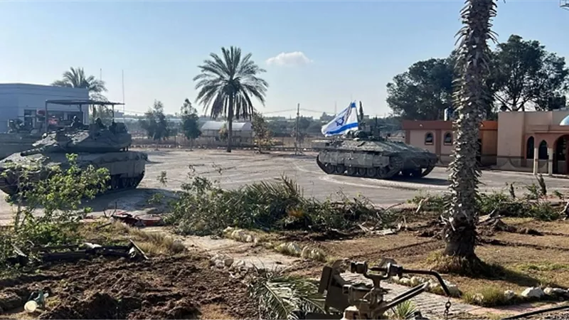 إسرائيل تعزل رفح الفلسطينية عن غزة بالسيطرة علي 