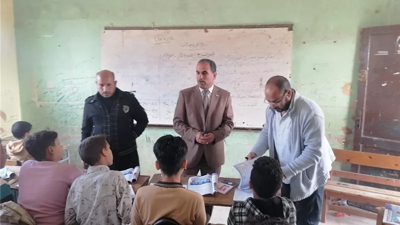 مدير تعليم قليوب يتابع مدارس بلقس