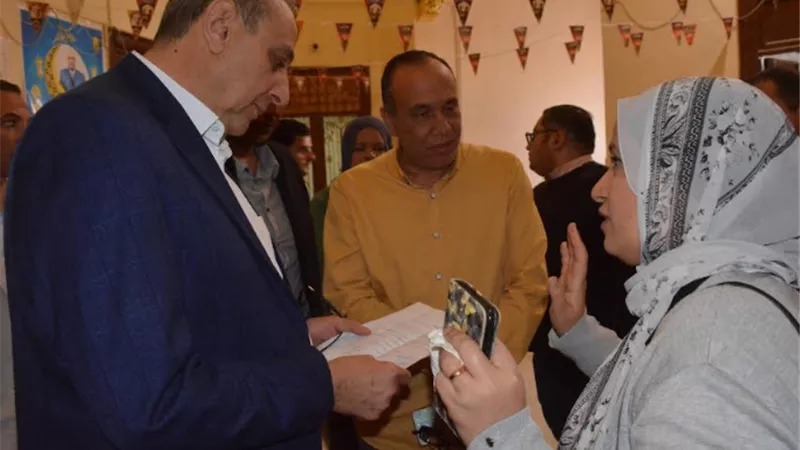 محافظ الغربية يجوب المراكز التكنولوجية ويلتقي المواطنين