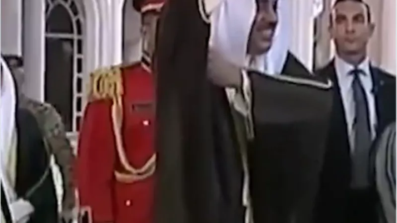 أمير الكويت وولى العهد يؤديان رقصة العرضة ترحيبًا بالرئيس السيسى.. فيديو