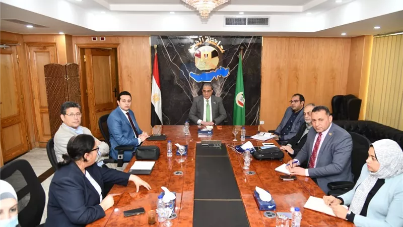 محافظ الفيوم يناقش آليات تحديث الهيكل التنظيمي بالديوان العام