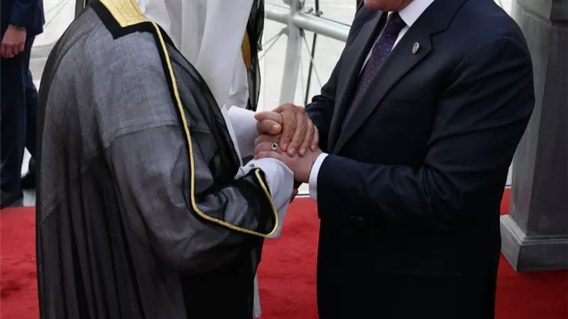 ولي عهد الكويت يشيد بجهود مصر الداعمة للأمن والاستقرار بالمنطقة