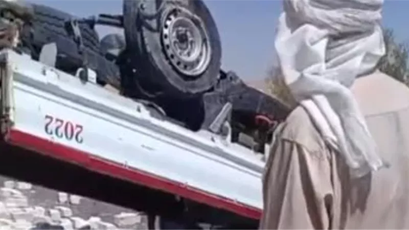 انقلاب سيارة نقل محملة بالطوب الأبيض فى الفيوم