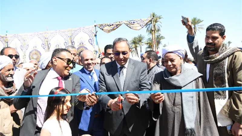 محافظ قنا يفتتح محطتى صرف 