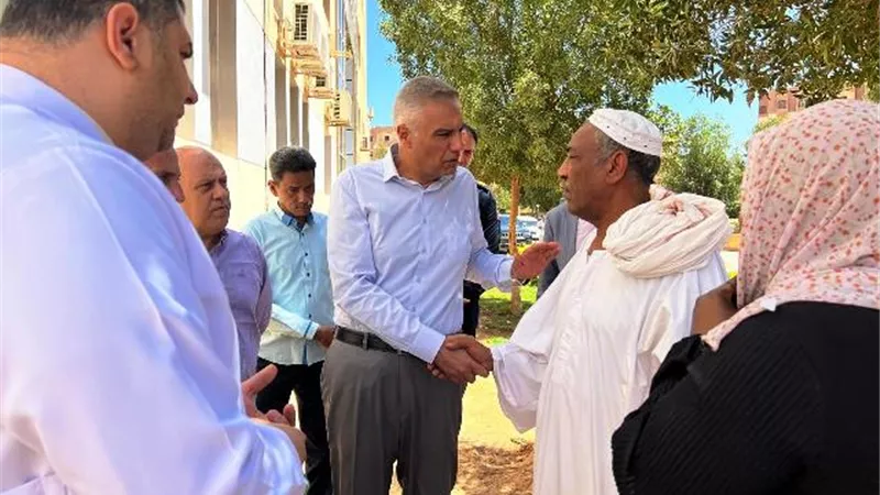 إسماعيل كمال يفاجئ مستشفى أسوان التخصصى العام بالصداقة الجديدة